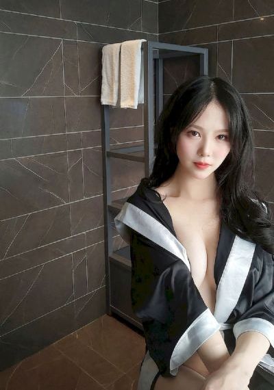 一边亲一边摸下的免费过程_720手机免费观看完整