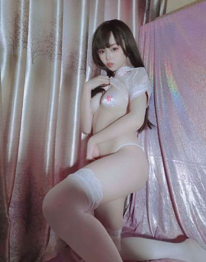 18禁美女裸体网站免费扒内衣_剧情片完整在线观看
